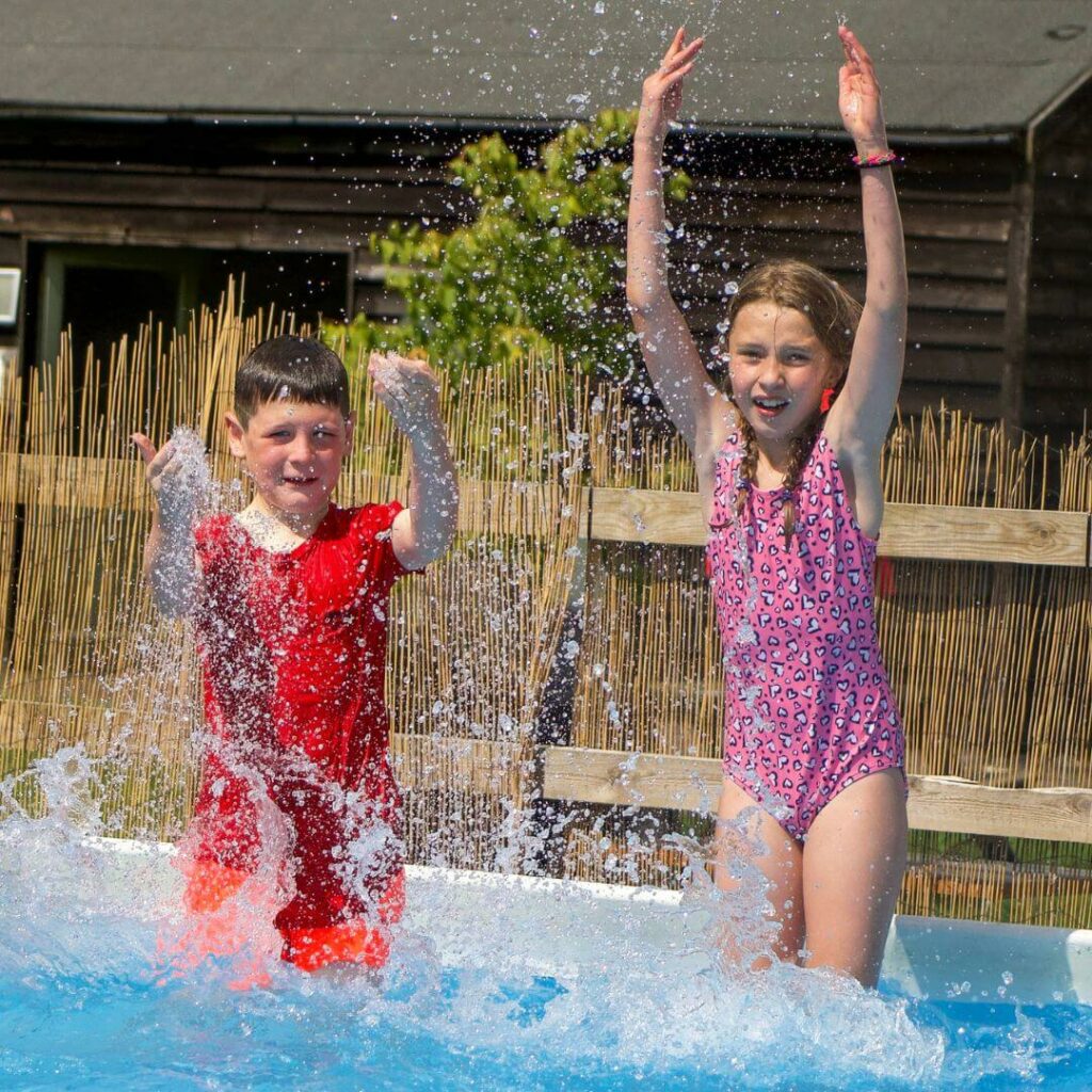 Summer splash pool